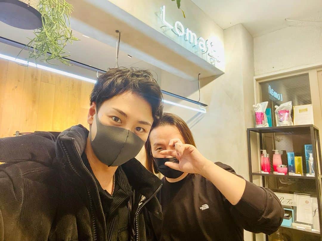 のインスタグラム：「久々ショートです✂️  こんなに切ったの久々かも  いつも素敵にしてくれてありがとうございます✨  #lomalia #ヘアサロン #ショートヘア」