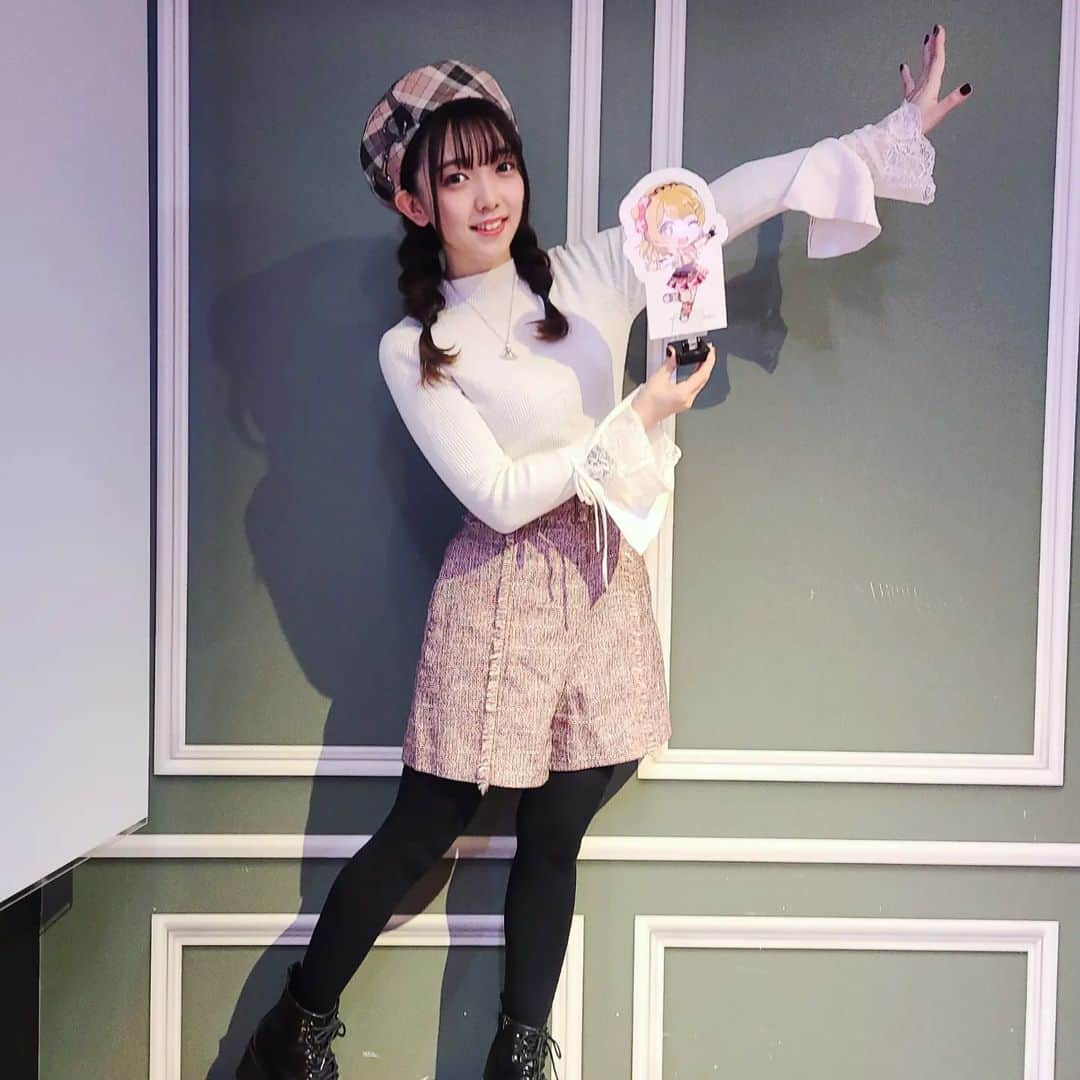 西尾夕香のインスタグラム：「⁡Happy Around! BDリリースイベントin storemixa ⁡ 盛れ尾かつ服装気に入ってめっちゃ写真撮った⁡ ⁡昼夜回で髪型マイナーチェンジしてもらった〜⁡⁡ ⁡スタッフさんが用意してくださったパンが可愛かった。(空き時間DJの練習してた) ⁡ #ストアミクサ  #storemixa  #D4DJ  #HappyAround  #愛本りんく  #西尾夕香  #ブシロードオンラインストア  #ブシロード⁡ ⁡ #ca4la  #lilybrown  #evelyn」