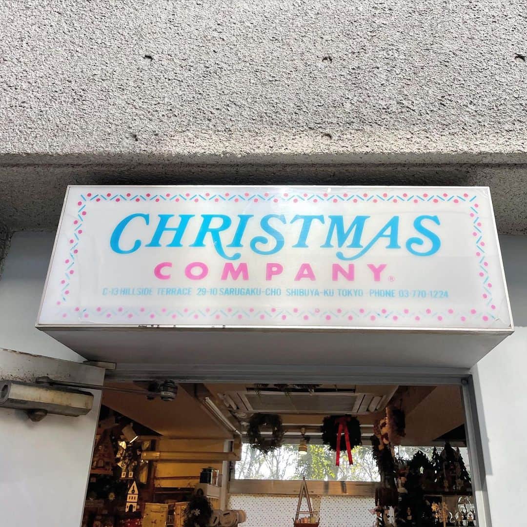 牛田英里のインスタグラム：「一年中クリスマスのお店🎄」