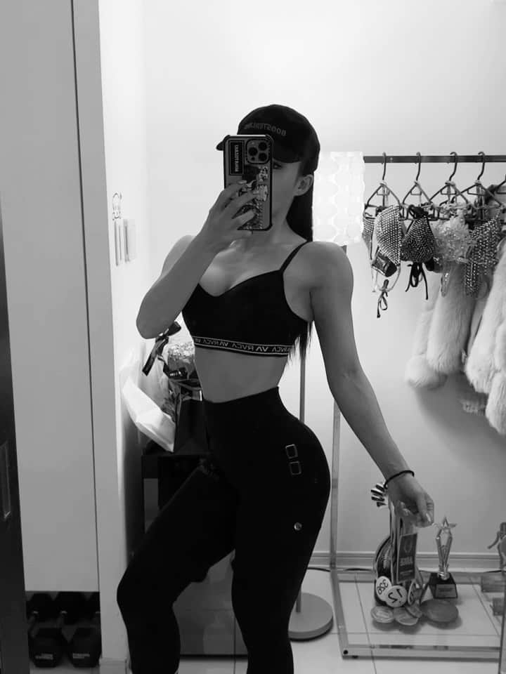 中村真央のインスタグラム：「スポンジのように習った物を全部 上手い事吸収して自分のものにしていく  おぱよん☺️🌞💘」