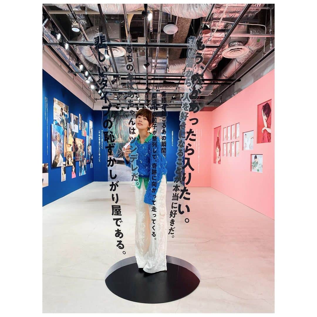 高畑充希のインスタグラム：「みなさん 穴に入ってきておくんなまし😊  グッズも！ 実物見て、スタッフさんたちのご尽力に…感激…  #穴があったら入ります  #穴があったので入りました」