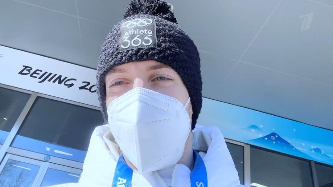 のインスタグラム：「Небольшой совместный влог с @1tv перед Командными Олимпийскими Играми.   #moriskvitelashvili #markkondratiuk #andreimozalev #evgeniisemenenko #kamilavalieva #beijing2022 #olympics #olympicgames #figureskating #china」