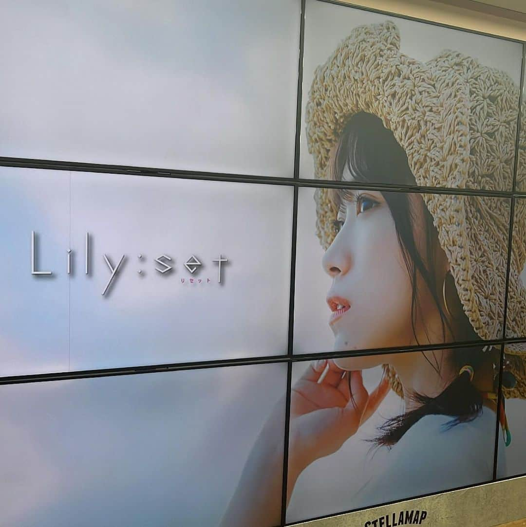 山内鈴蘭さんのインスタグラム写真 - (山内鈴蘭Instagram)「2nd DVD【Lily:set】発売記念イベント🌸ありがとうございました🥺 ． SKE48を卒業後、 はじめてのDVDということで ″山内鈴蘭″とは何か？ という部分をより知ってほしい 感じてほしいという思いで 撮影させていただいた作品です☺️🌸 ． 奄美大島で自分と向き合う旅。 自撮りがメインで沢山想いをお話ししています😋(ほとんど私のポジティブな楽しい内容になってますので気軽にどうぞ！笑) ． 本当に皆さんがいてこその私です☺️ ． 見てほしいシーンがいっぱいあります！是非、私、山内鈴蘭を知ってくださると嬉しいです💗💗💗💗💗 ． ． 明日は名古屋でイベント！ よろしくお願いします！ ． ． #Lilyset #グラビアDVD #DVD #グラビア #イベント #ソフマップ #衣装 #ワンピース #gorurun #リバプール #山内鈴蘭」2月12日 20時01分 - xxsuzuranxx