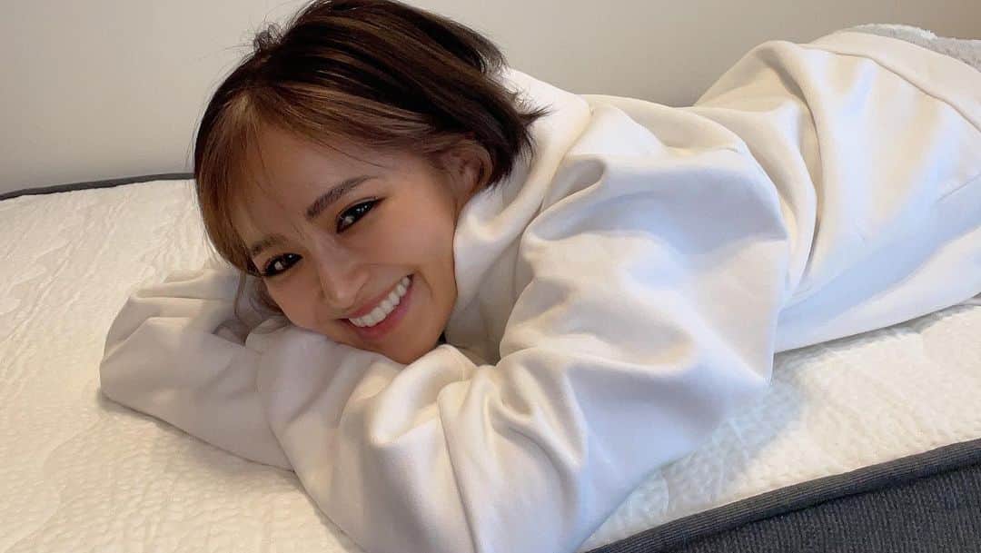 平沼ファナさんのインスタグラム写真 - (平沼ファナInstagram)「ひらぬま、寝るの大好きやから マットレスにもこだわりがあって  いろんなの探した結果 ネルマットレス @nell_mattress にたどり着いた🛌💓  ほんまにこれに変えて寝心地が最高すぎる🥺✨✨  ネルマットレスは ①ポケットコイルマットレスで通気性が良く 反発力に優れている  ②優れた体圧分散 高級ホテルに多く導入されてるマットレスの2倍の量のポケットコイル使用してるため 体の支点が多く、優れた体圧分散を実現してる  ③センターハード構造 腰部分をやや硬めに設定しているので、睡眠中の寝返りをサポートしている  本当におすすめやから気になる方はぜひ使ってみてね🧞‍♀️  毎日、寝心地良くて「ふぅ」ってなるよ✌️  #NELLマットレス #ネルマットレス #腰痛 #肩こり #睡眠 #睡眠不足 #腰痛改善 #肩こり解消 #マットレス #PR」2月12日 15時13分 - yoon_phana