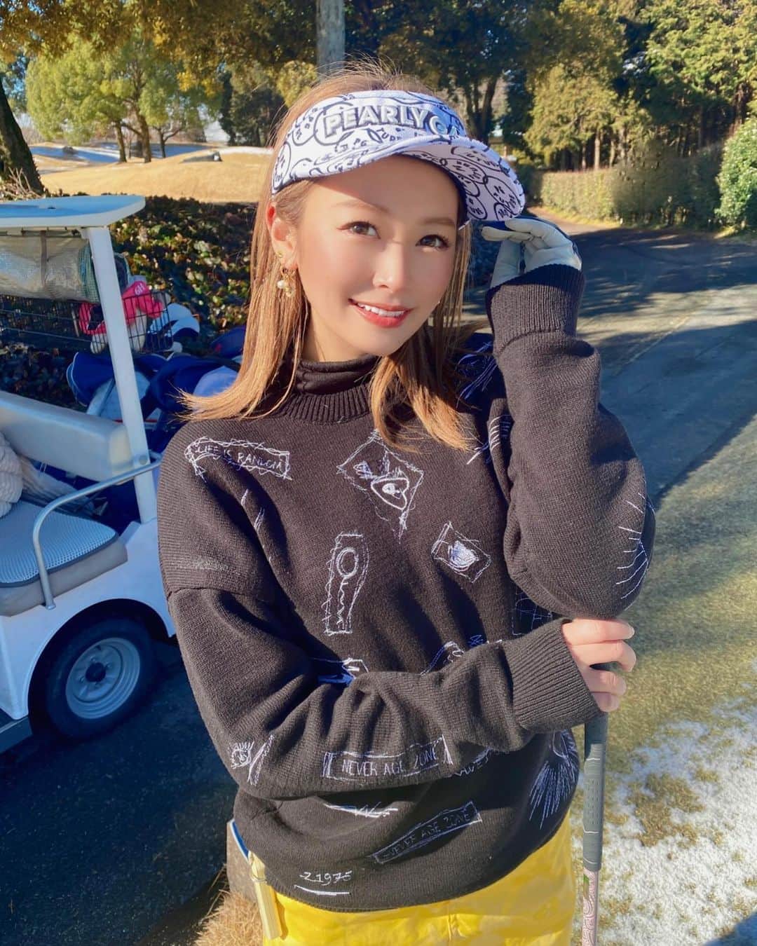 IORIのインスタグラム：「・ 早くあったかくならないかなぁ〜🦋♡ ・ ちょっと薄着ぐらいでゴルフがしたい！！ ・ ・ ・ ・ ・ ・ #ゴルフ#ゴルフ女子#女子#ゴルフ好きな人と繋がりたい#ゴルフスタグラム #マークアンドロナ #パーリーゲイツ女子  #名古屋#錦#錦3#シェリエ#GOLD#サロンドゴールド#salondegold#newドレス#キャバクラ#キャバ嬢#シャンパン#撮影#followforfollowback #likeforlike#キャバ嬢の日常」
