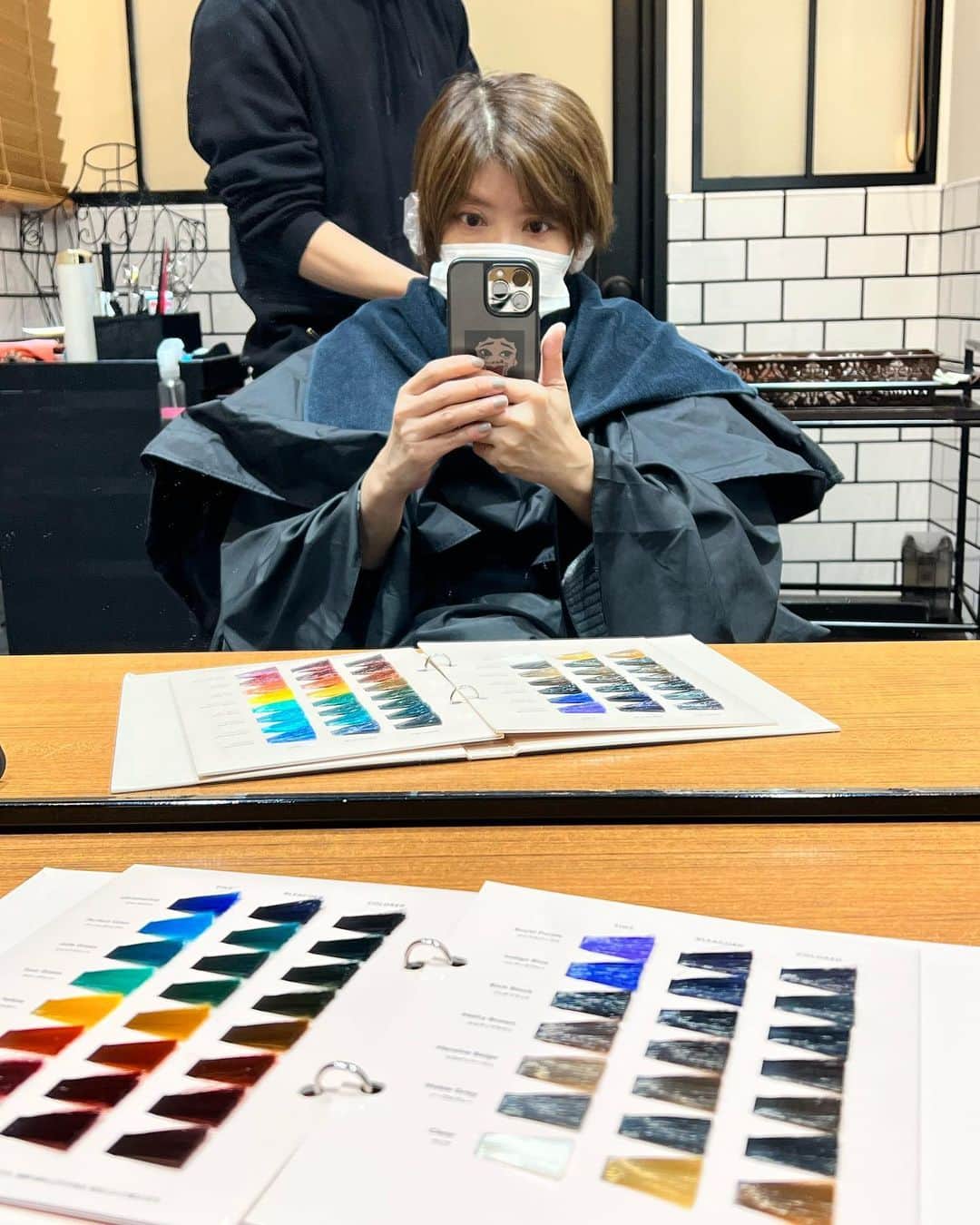 YU-KIさんのインスタグラム写真 - (YU-KIInstagram)「フィッティング終えて美容院に。 近頃のカラーも気にいってたけど 深いブルーをベースにハイライトを 入れることにした！🔥　初ブルー。 #trf #trfyu_ki  #haircolor #担当森ちゃん」2月12日 17時28分 - yuuki.trf.1912