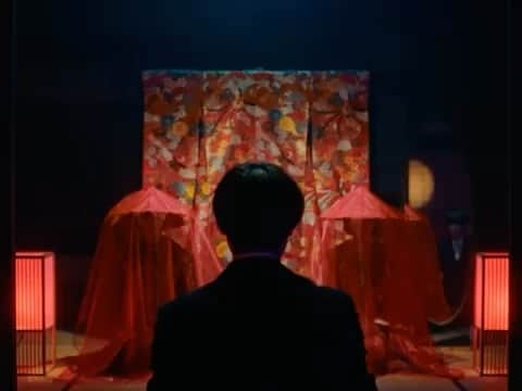 谷奥えまのインスタグラム：「PELICAN FANCLUBの「俳句」に出演させていただきました！　 ホラーやカルト映画のような不思議な世界観のpvになっています♪ 自分の顔見るたび何度も驚いてました笑　 挑戦してみたかったアンドロイドになれてめっちゃ楽しかったです！！」