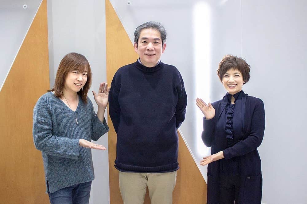 榊原郁恵さんのインスタグラム写真 - (榊原郁恵Instagram)「. 土曜の夜のお約束🤗 エフヨコ『 #虫の知らせ 』 今日のお客様《脚本家・加藤正人さん》 クライマーズ・ハイ 雪に願うこと ゲレンデがとけるほど恋したい ふしぎな岬の物語 等等。 作品を上げたらキリがないので　この辺で…！！ でも…脚本家って⁇ 加藤正人ってどんな人⁉️ 謎だらけ〜¿ どんな方かは❓聴いてみてのお楽しみ😉  あ！今日レトルトカレーの日‼️ 1968年2月12日日本初レトルト食品［ #ボンカレー ］が発売された事を記念して🤣という訳で…ボンカレー持ってます‼️🤣コレ美味しいね❣️  radikoでもお聴き頂けます❣️ 《HP》radiko.jp  2月12日(土) Fmyokohama「虫の知らせ」 19:00〜19:30放送  #fmyokohama #加藤正人 #脚本家 #並木良和 #榊原郁恵」2月12日 18時06分 - sakakibara.ikue