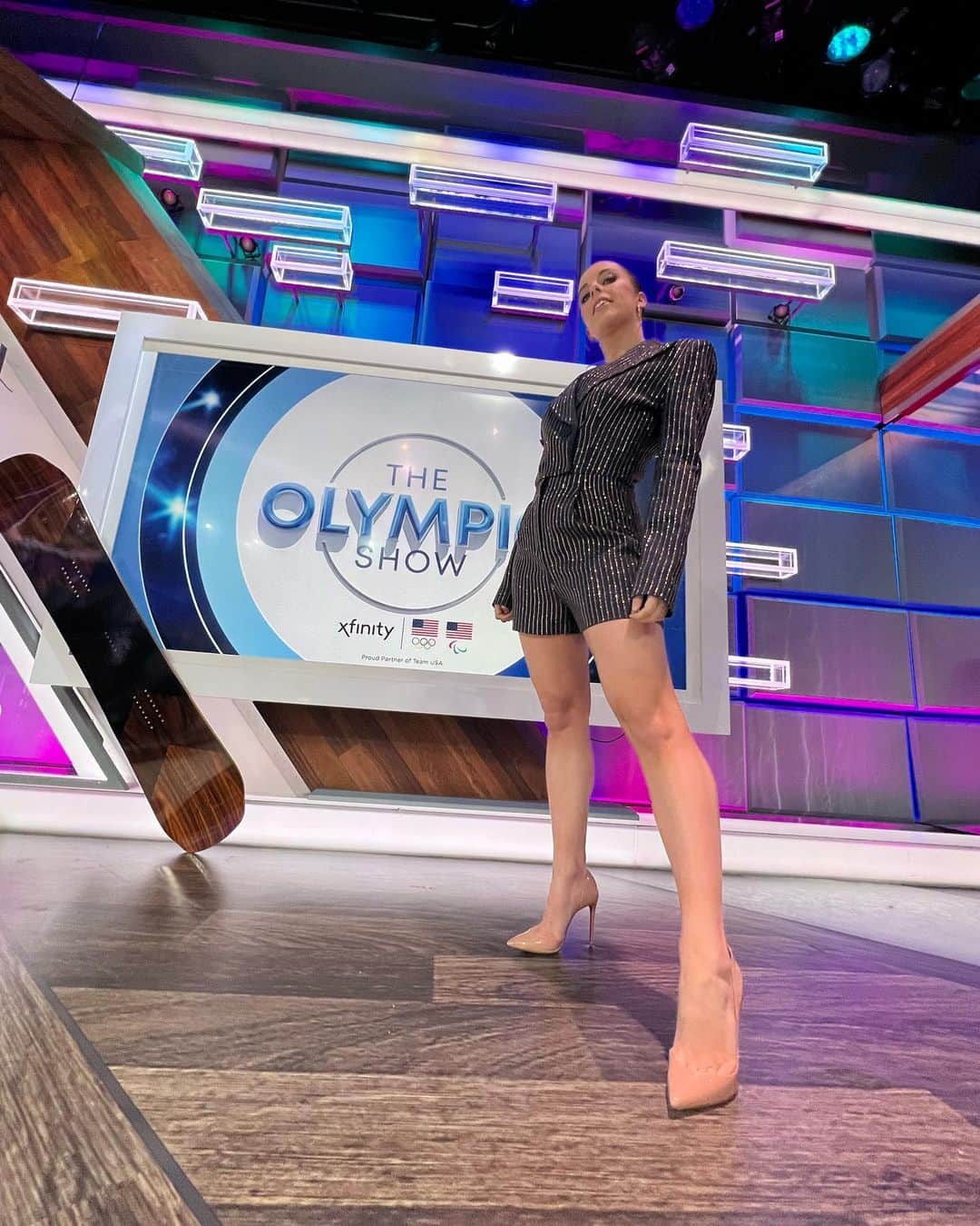 アシュリー・ワグナーのインスタグラム：「Bringing 6’0 tall ice dancer energy into this day for #OlympicIce covering the #winterolympics⛸」