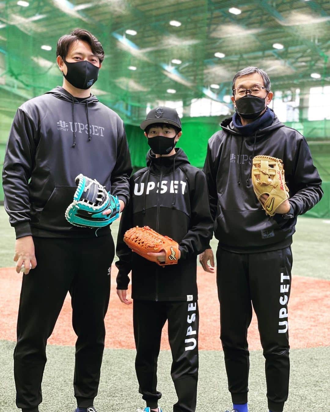 岩隈久志のインスタグラム：「お義父さんと息子と^_^ 楽しかったです！  Enjoy the practice with my son and my father-in-law :)」