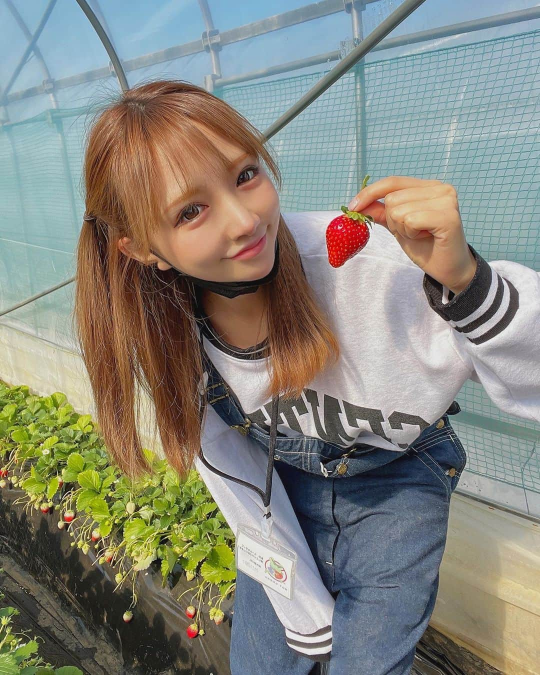 唯月みらいさんのインスタグラム写真 - (唯月みらいInstagram)「いてぃご狩り🍓🌿 楽しかったし美味しかったから 来年も行きたいなぁ( ᷇ᴥ ᷆ )🤍  新しい髪色かわいくてお気に入りぃ🍊 @rollen_official」2月12日 21時22分 - a_rin.popo