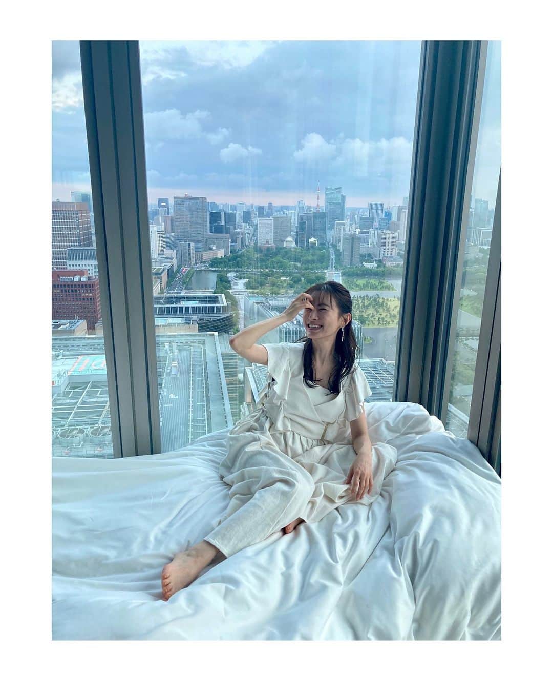 松本まりかさんのインスタグラム写真 - (松本まりかInstagram)「🤣😁😗 ３枚目に関しての異論は受け付けておりません😗  映画観に行ってくるね、夜だけど。 私の駆け込み寺は映画館です✌️  #offshot #ph by mg sakurai #fourseasonsotemachi  @fsotemachi」2月12日 21時30分 - marika_matsumoto