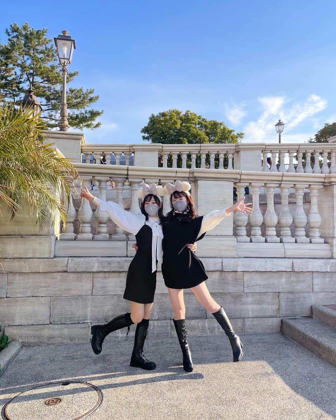 のインスタグラム：「ㅤ ㅤ 2022年初ディズニー🐭🎉🤍 ㅤ ㅤ ㅤ 晴れてよかったぁぁ🥳 めっちゃくちゃ楽しかったなぁぁ🥳❤️ ㅤ ディズニーパワーチャージできた🔋⚡️ ㅤ ㅤ たくさん写真撮ったので たくさん載せます✊🏻🌟 ㅤ ㅤ ㅤ ㅤ ㅤ #kana_mana #kana_disney」