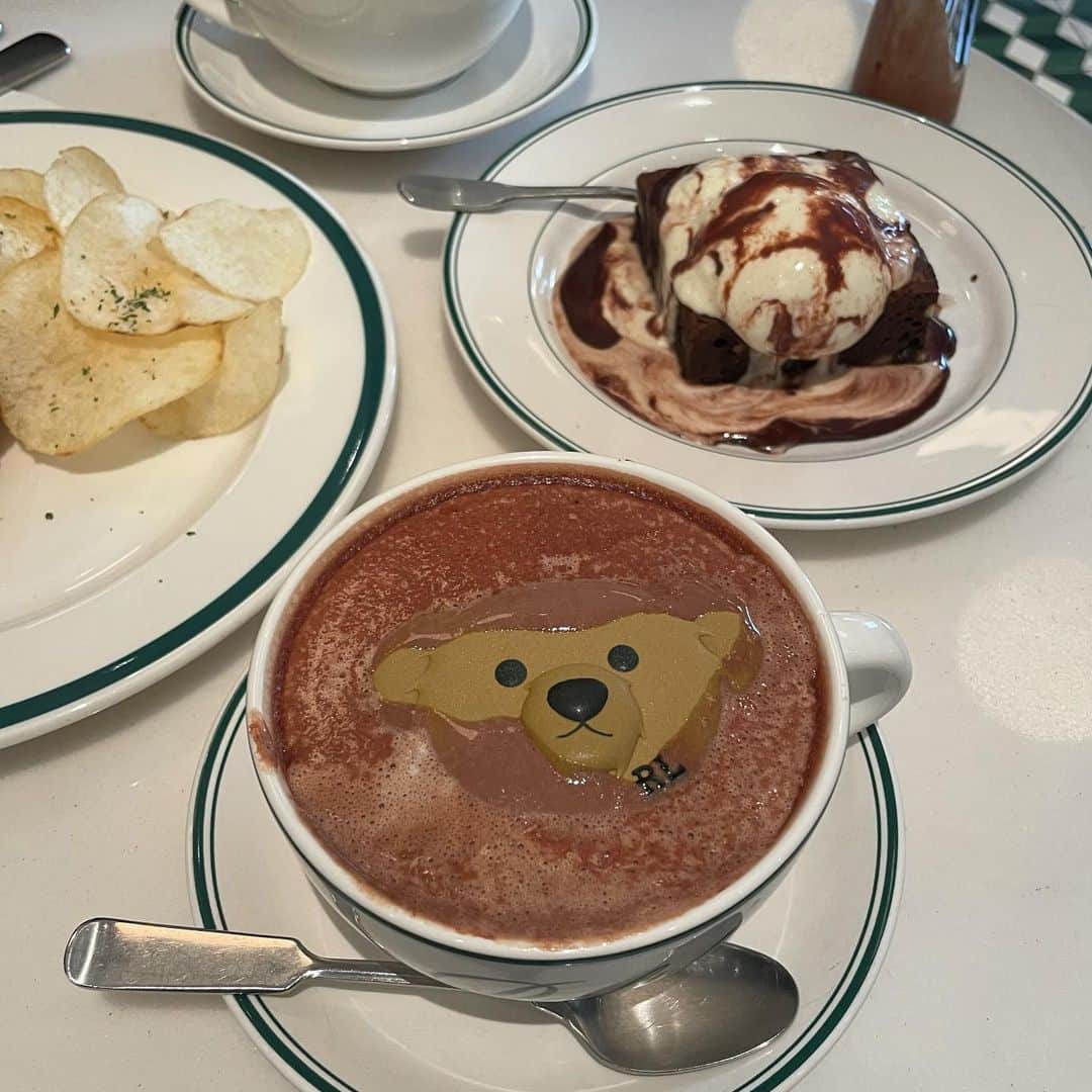 津代美月さんのインスタグラム写真 - (津代美月Instagram)「. ずっと行きたかったカフェ 🐻♡ ガトーショコラとてもタイプだった  可愛く浮かばせようとしたら忍者になったくまごめん…  #ラルフローレンカフェ  #ralphscoffee」2月12日 22時12分 - __tsushiromizuki