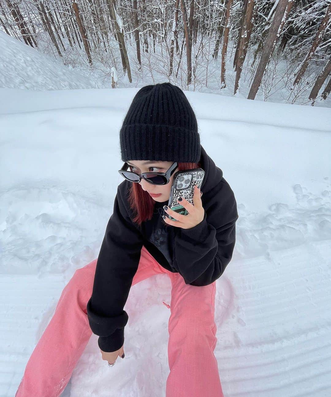 河崎みーなのインスタグラム：「🖤💞🖤💞 . . #BlackEyePatchxCASETiFY #CASETiFY」