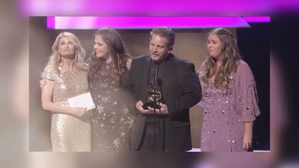 ヒラリー・スコットのインスタグラム：「5 years and still beyond blessed every time I look back on this @recordingacademy moment 💕 #GRAMMYs」