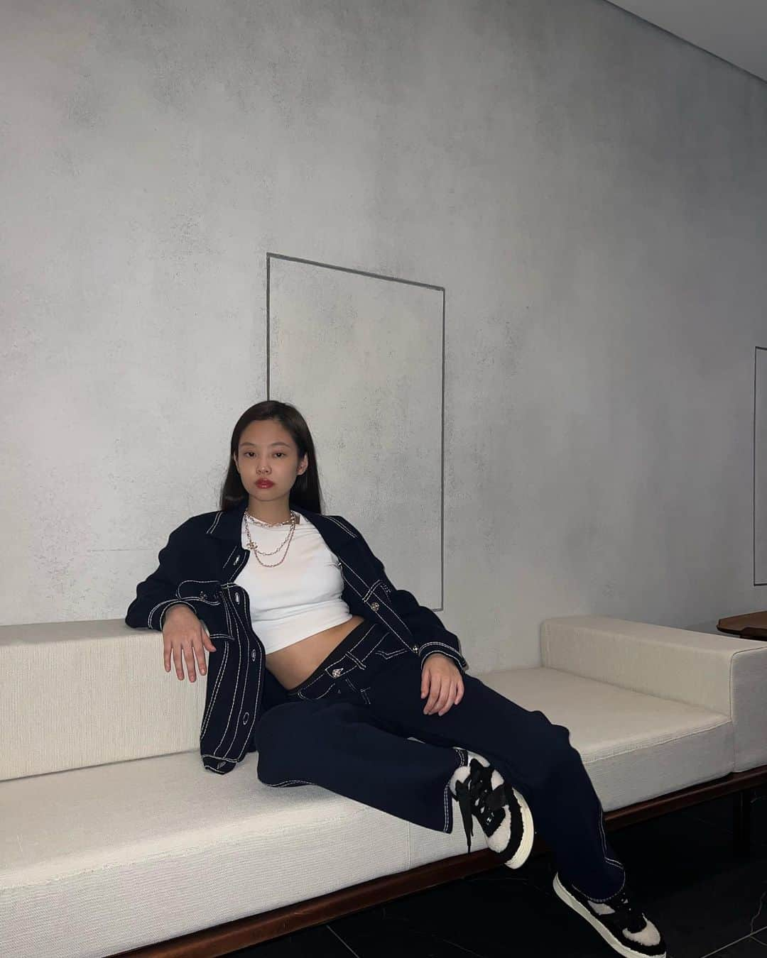 ジェニーさんのインスタグラム写真 - (ジェニーInstagram)「Votre rdv pour demain 🌹 #광고」2月13日 13時05分 - jennierubyjane