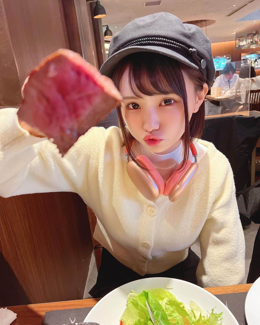 みもれもんさんのインスタグラム写真 - (みもれもんInstagram)「I thought I'd give it to you, but I didn't eat it, so I ate it ( ᵒ̴̶̷̤-ᵒ̴̶̷̤ )haha💛  せっかく私が食べさせてあげようと 思ったのに食べてくれないから 私が食べましたの会(꜆꜄꜆˙꒳˙)꜆꜄꜆🍖🍴  #みもれもん #黒髪 #ボブ #黒髪ボブ #ショートヘア#日本女孩 #インスタグラビア#大人女子 #一个人生活 #Mimolemon #Japanesegirl #japan #asiangirl #otaku #tokyo #opensea #NFT」2月13日 14時21分 - mimore_mon0929