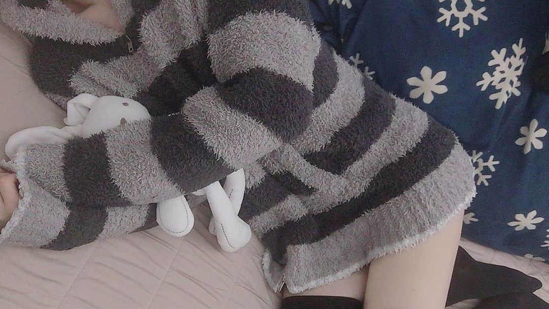 涼のささやきちゃんねるのインスタグラム：「しなしなの じぇらぴけを くらいやがれ。」