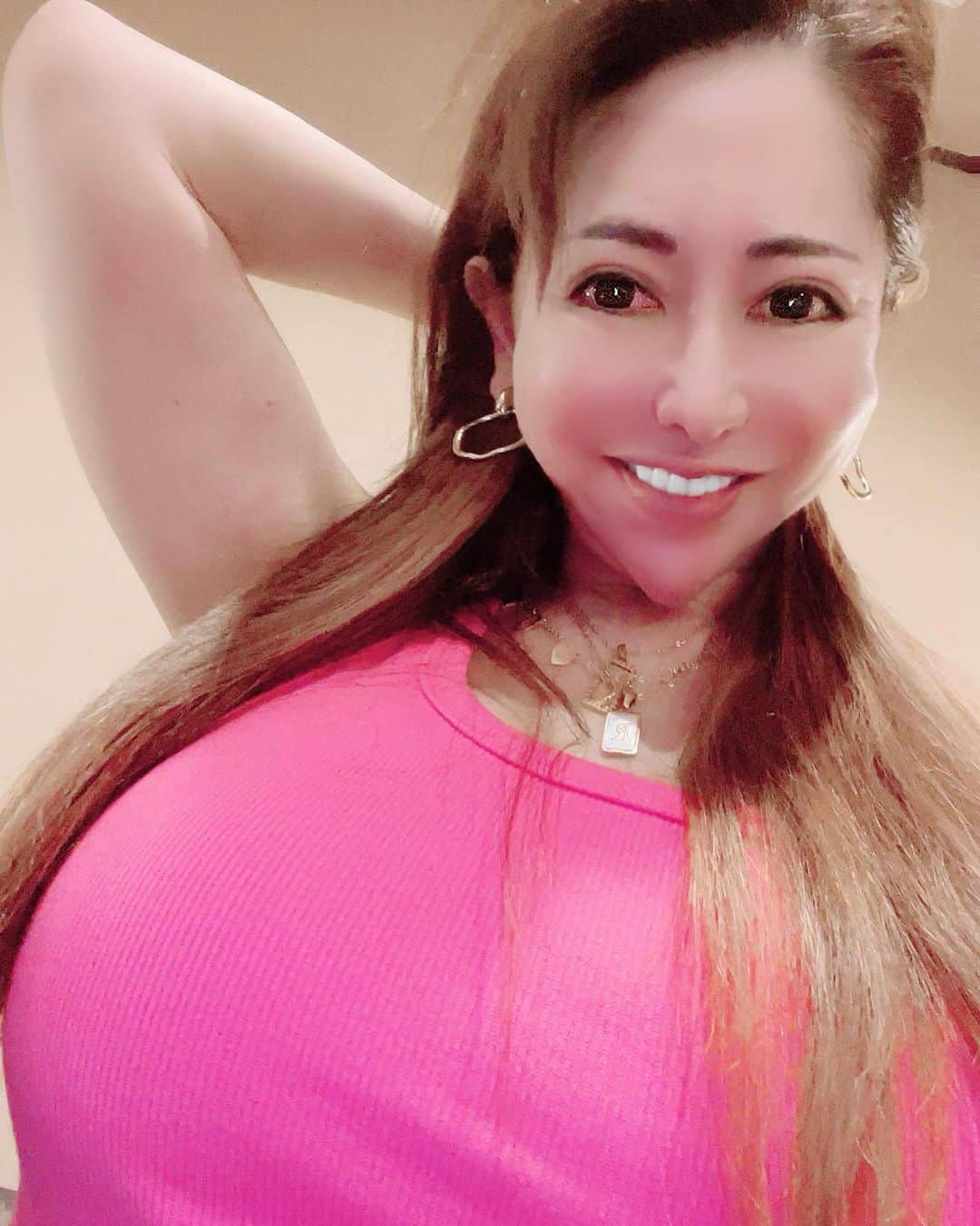 沢田麗奈のインスタグラム：「ー ALOHA! 1人気分は夏♡  ー #自撮り #すっぴん #アラフィフ #美意識高い人と繋がりたい  #お洒落さんと繋がりたい  #followme💋💋💋」