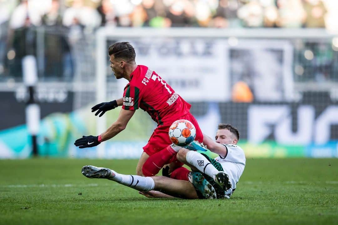 マーヴィン・フリードリヒさんのインスタグラム写真 - (マーヴィン・フリードリヒInstagram)「Endlich der erste 3er! ⚫️🟢⚪️ #borussia #bmg #gladbach #augsburg @borussia」2月13日 7時18分 - marvinfrd