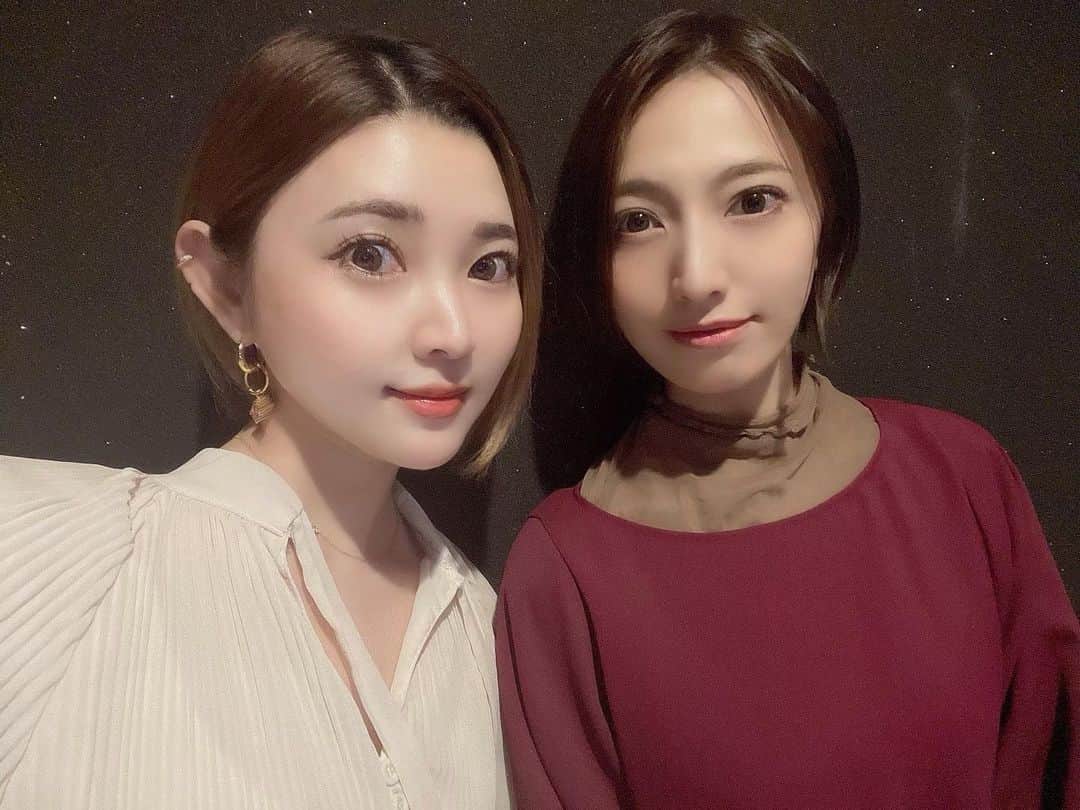 山名裕子のインスタグラム：「. 今日も寒くなるみたいですね✨ 暖かくしてお過ごしください♡  写真は去年 なんでもお話しできて なんでも教えてくれる友人✨ (特に美容関係♡) 近くにいてくれて助かります  いつもありがとう！  #ポジティブエイジング #時々アンチエイジング #拡張自我 #自己イメージ #カタルシス効果 #心理学 #Instagram」