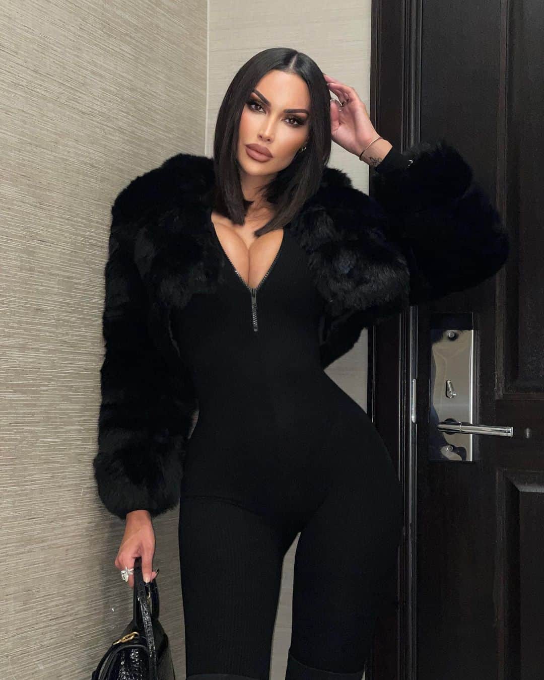 ANNELESE MILTONのインスタグラム：「Fight night 🖤 #UFC」