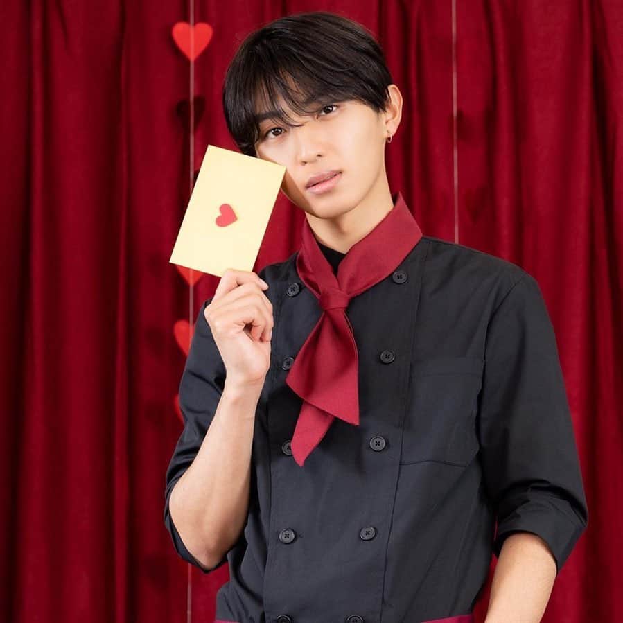 赤名竜之輔のインスタグラム：「明日はバレンタインデー♪ メンバー誰かくれるかなー笑  #バレンタイン #チョコレート」