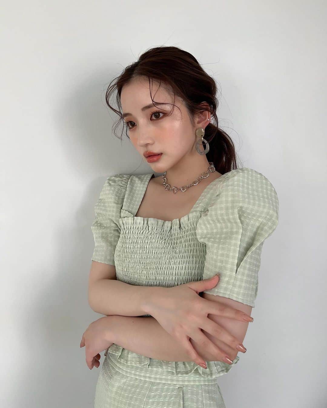 南りほのインスタグラム：「まだ公開前の🧚🏼‍♀️ メイクもお洋服もとっても可愛かった🧚🏻お楽しみに…💚 @resexxy_official」