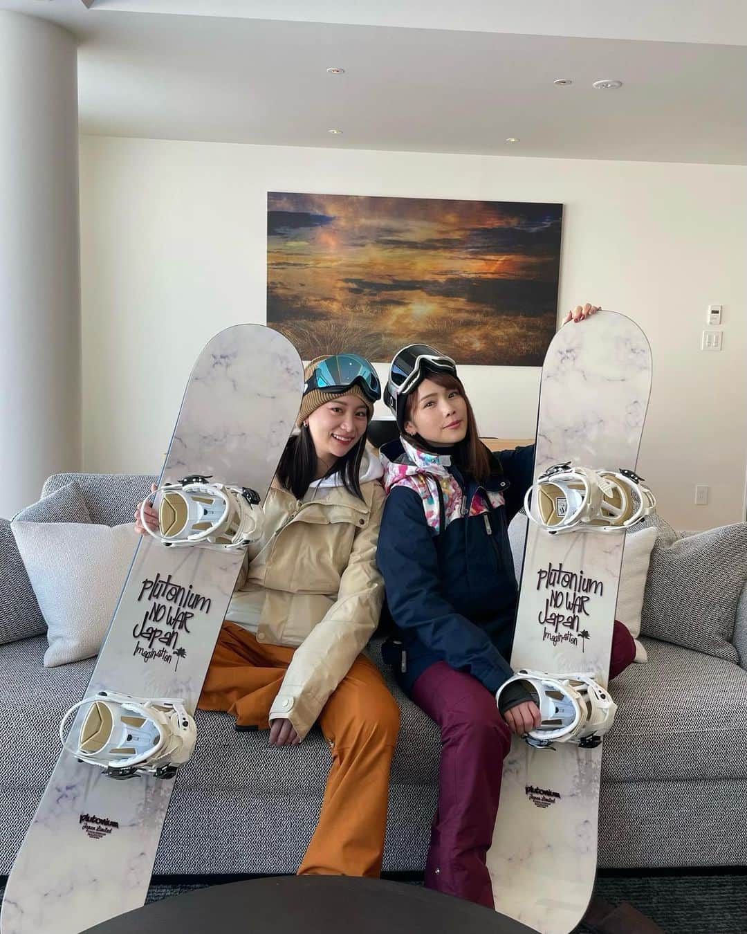 永尾まりやさんのインスタグラム写真 - (永尾まりやInstagram)「初ニセコ！ いつも南国に行くもので、雪国にはじめて旅行してきました♨️  りおんにスノボー教えてもらってぎこちないながらに滑れるようになったよう りおんたんありがとう☺️ そして、このホテル最高でした skyeniseko!  板は @plutonium_snowboard_official  #skyeniseko  #niseko」2月13日 23時23分 - mariyagi_san