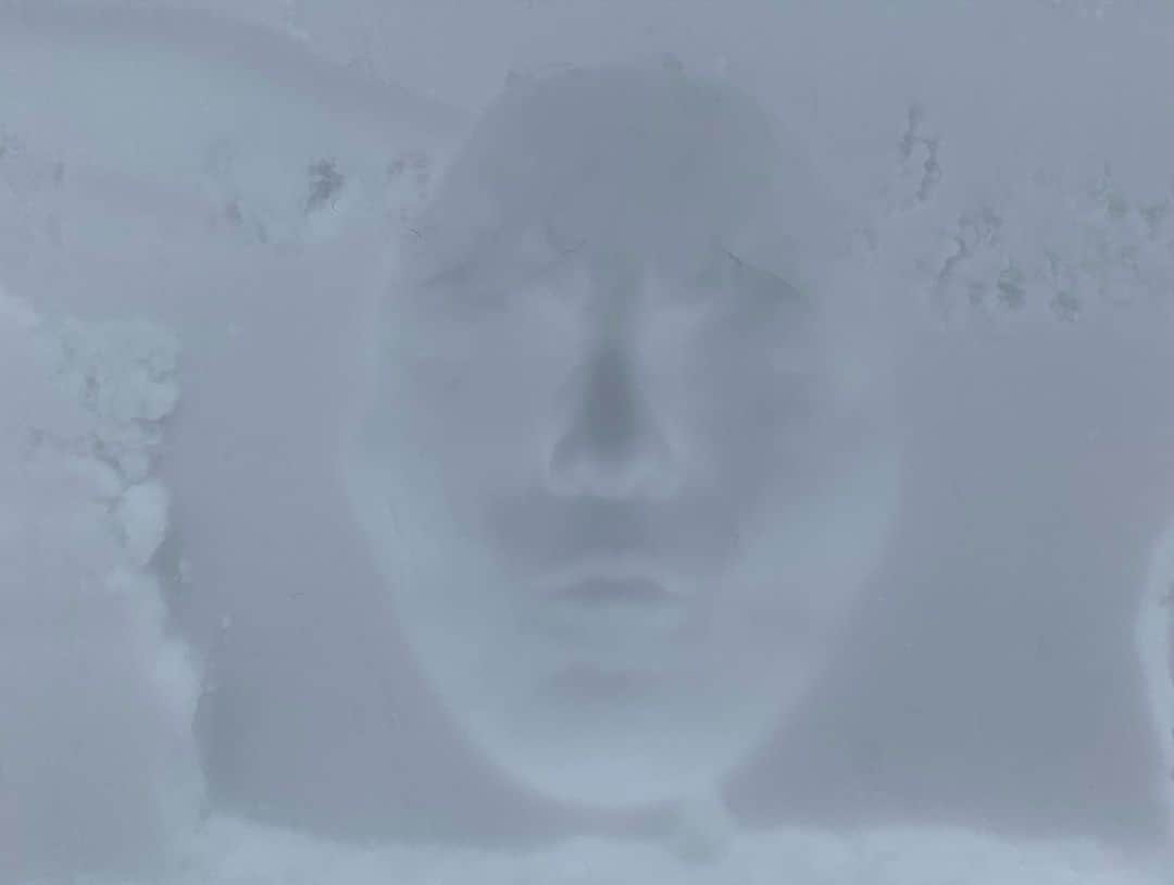 星川凛々花 （仁美まどか）さんのインスタグラム写真 - (星川凛々花 （仁美まどか）Instagram)「ピカチューマスク⚡️💛❤️ ⁡ #スノボー #雪だ〜 #セクシー女優 #雪に顔跡ハマる🥸」2月13日 16時40分 - momo_rin1225