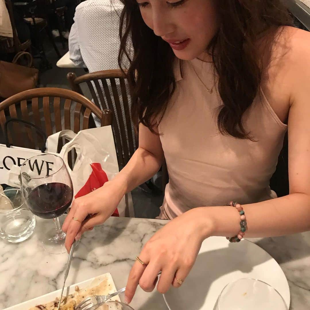 山賀琴子さんのインスタグラム写真 - (山賀琴子Instagram)「リリコと行ったバルセロナの写真たち  @ririkomasuzawa  楽しすぎたから定期的にアルバム見ちゃう☺️  ご飯は美味しいし天気も気持ち良かったし 毎日お昼からワインを飲んで最高だったな🤤💛 とにかく食べてばっかりだった！ 旅の醍醐味だよね💋  また一緒に海外旅行行きたいね✈️」2月13日 18時06分 - kotokoyamaga