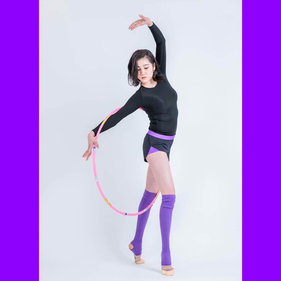 松原梨恵のインスタグラム：「💜💗💚  チラッと見えるカラーがかわいい！ ウェアが可愛いと練習も頑張れちゃう😝  #mirroros #新体操」