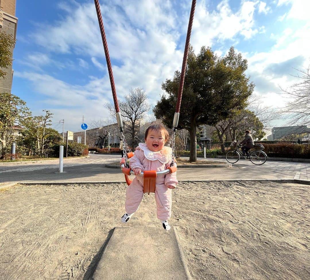 宇田川唯菜（消防士）さんのインスタグラム写真 - (宇田川唯菜（消防士）Instagram)「最近、ママはモテモテ〜❣️ べったりで何もできない…🤣 唯月はお歌が上手で、理菜はパパママって言えるようになった♪ . #2歳3ヶ月 #生後9ヶ月 #今しかない時間 #幸せ #パパ嫉妬」2月13日 19時15分 - yuinaudagawa