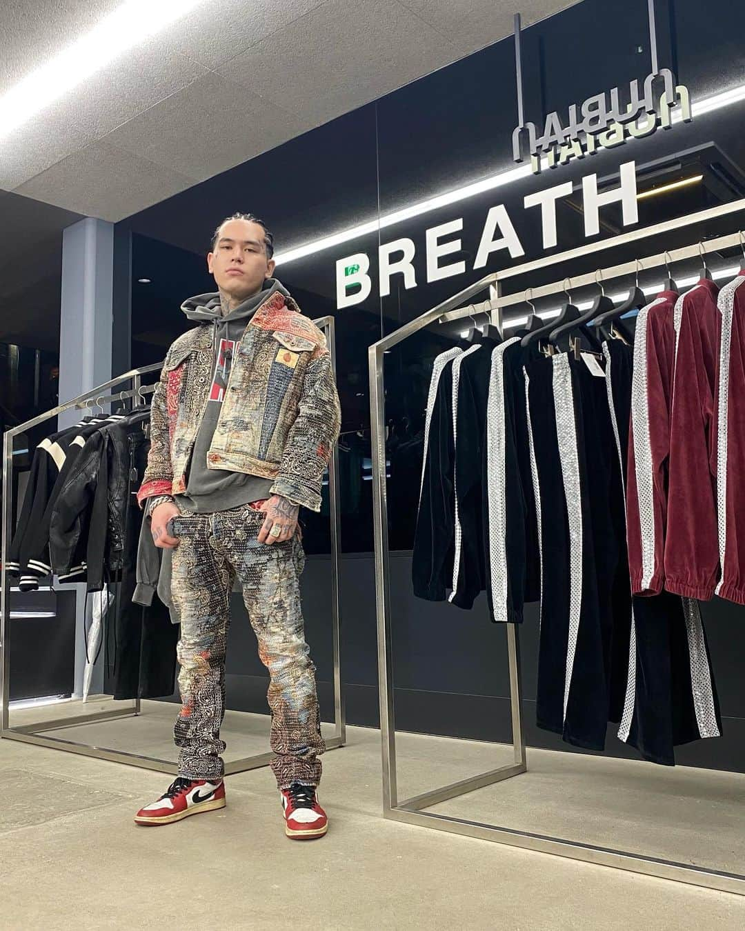 YZERRのインスタグラム：「BreatH Pop Up 来てくれた皆んなありがと🔥🔥 日頃からサポートしてくれてるNubianに感謝。  @nubian_tokyo @nubian_combo」