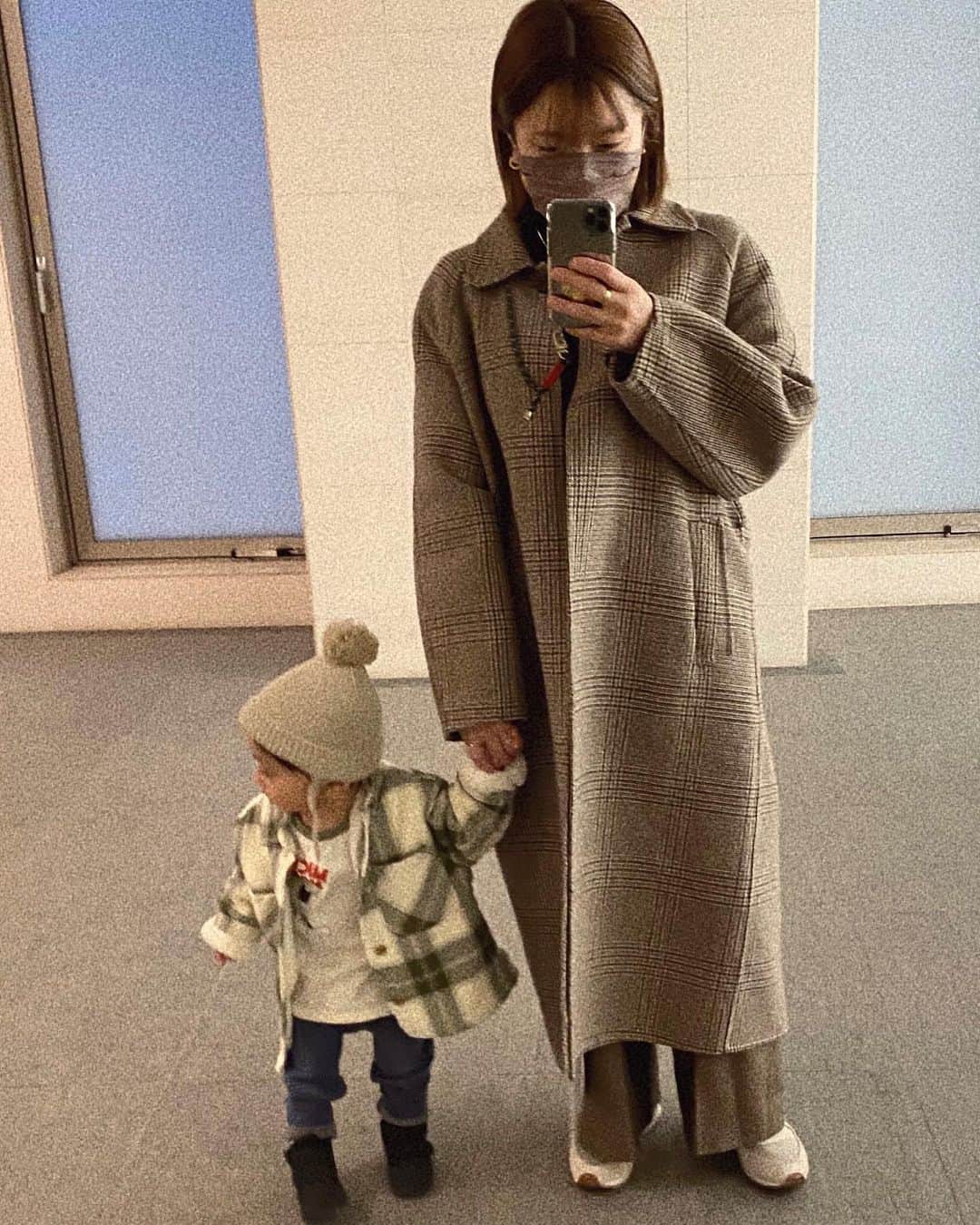 瀬戸サオリのインスタグラム：「毎日ママママ言ってて ほ〜んと 可愛いすぎです👦🏻🛹  何するにもいつも一緒❤️‍🔥 ＿＿＿＿＿＿＿＿＿＿＿ #息子コーデ」