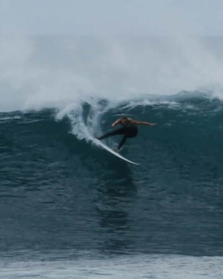 BillabongWomensJapanのインスタグラム：「@isabella_nichols  ドリームツアーの次の目的地にむけ充電中。 worldsurfleague.com 🎥　@wsl 🎥　@justnicksmedia」