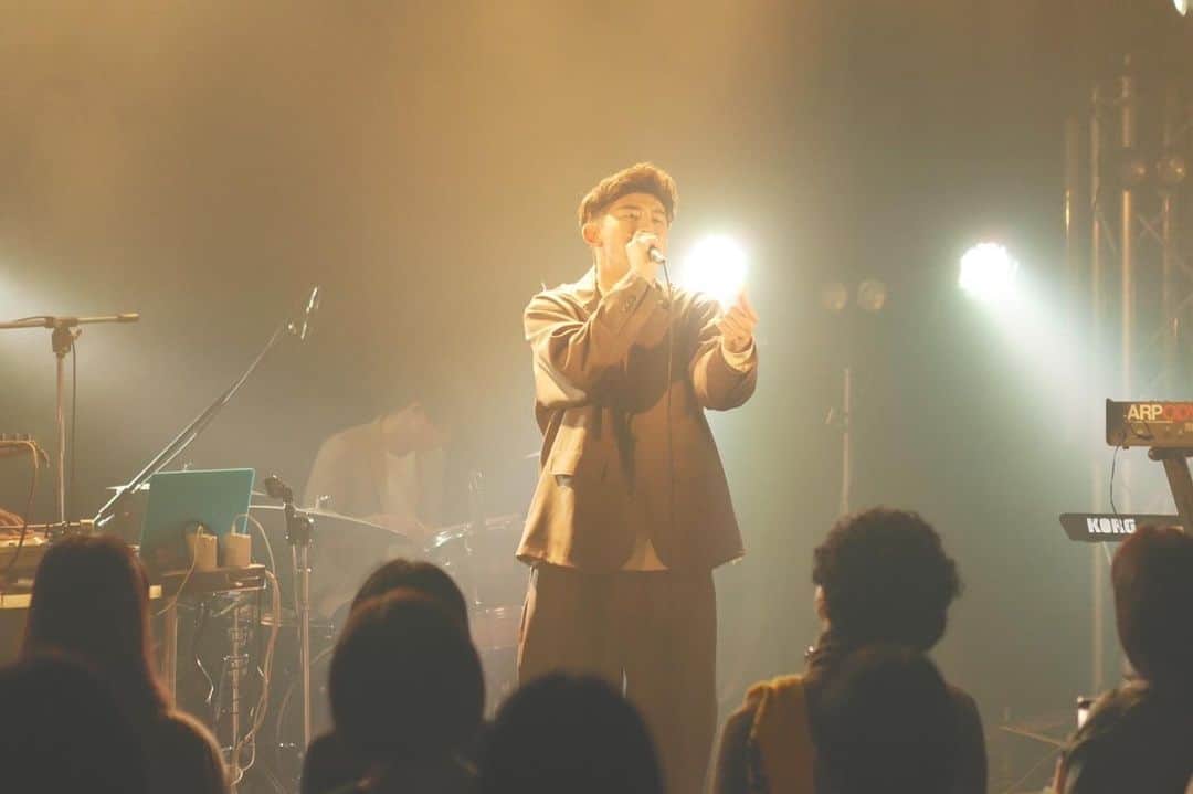 上村翔平のインスタグラム：「Live in Sapporo 2022.02.11  約2年ぶりの札幌ライブ。  色んなとこ行ってライブするのやっぱ大好きだ。  来てくれた皆と主催してくれたバンド"つれづれぐさ"に感謝よ🙏  #THREE1989」