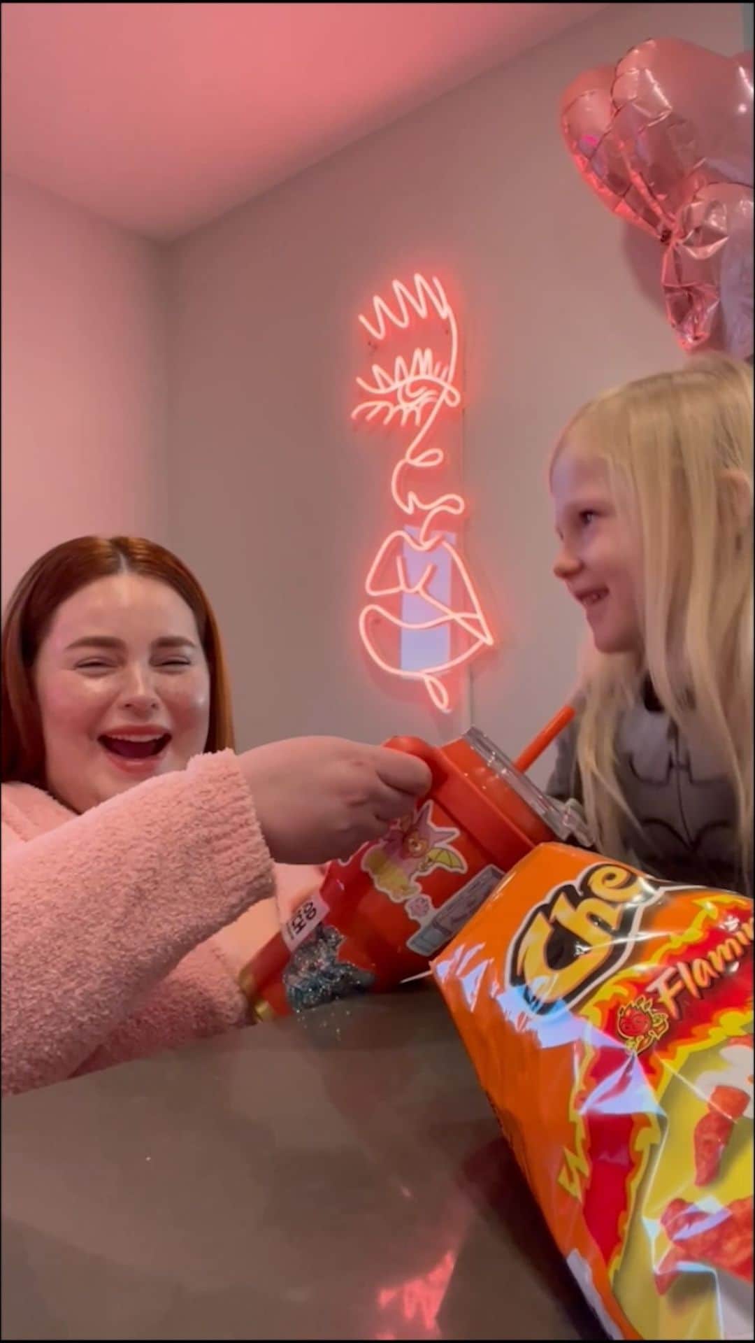 テス・ホリデーのインスタグラム：「Bowie’s Taste Test - Episode 10 💝 This week we are trying Hot Cheetos & Hot Tamales 😵‍💫 He cracked me up in this one, & just watch his face when I walk off camera 🤣 P.O. Box coming next week for y’all to send of us stuff to try! 😋」