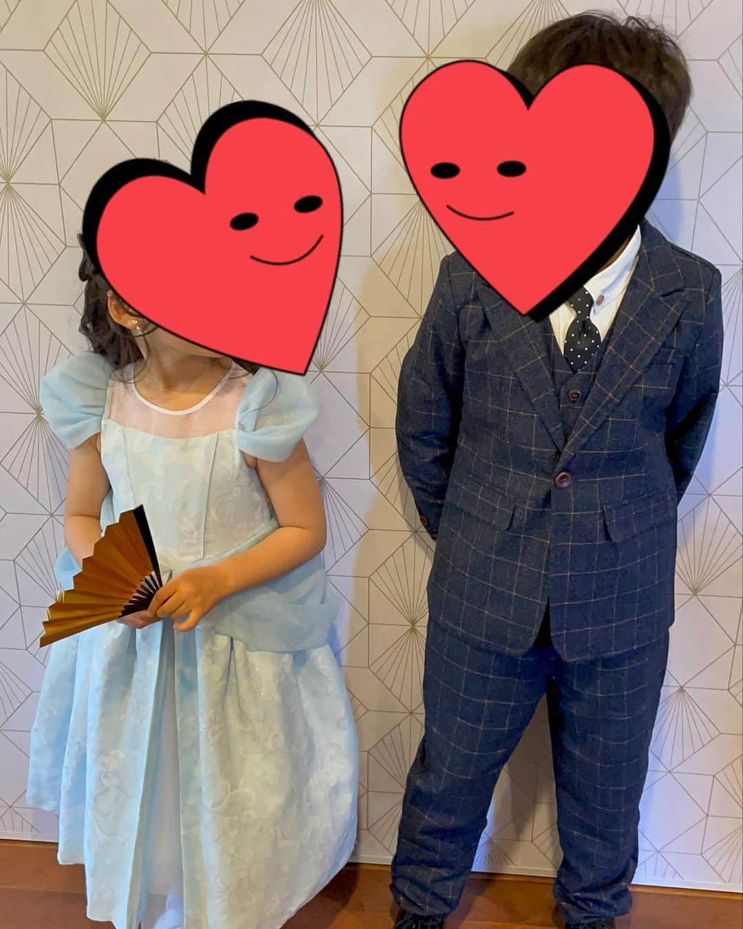 ギャル曽根のインスタグラム：「ちょっと前ですが。 息子と娘☺️ ドレスが着れるのも後少しなのかなぁ。。 スーツ可愛い、、、😂❤️ 後3回は着てもらおう。 #親バカ」
