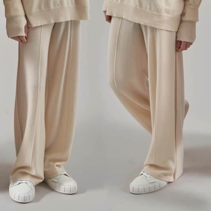 カールドノヒューのインスタグラム：「AW22 COLLECTION |  REIMAGINING ELEMENTS  Cashmere knitted wide leg pants with inverted stitch detail in Sesame  #reimaginingelements #aw22 #luxury #unisex #clothing #fashion #madeinlondon」