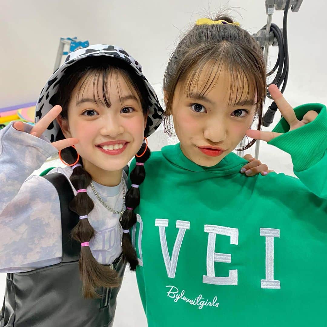 ニコ☆プチのインスタグラム：「🌈🦄🎺 . ハッピーオーラ全開っっ🥳 リオ&スイコ🌟✌️✌️ . #ニコプチ #川瀬翠子 #具志川莉央」