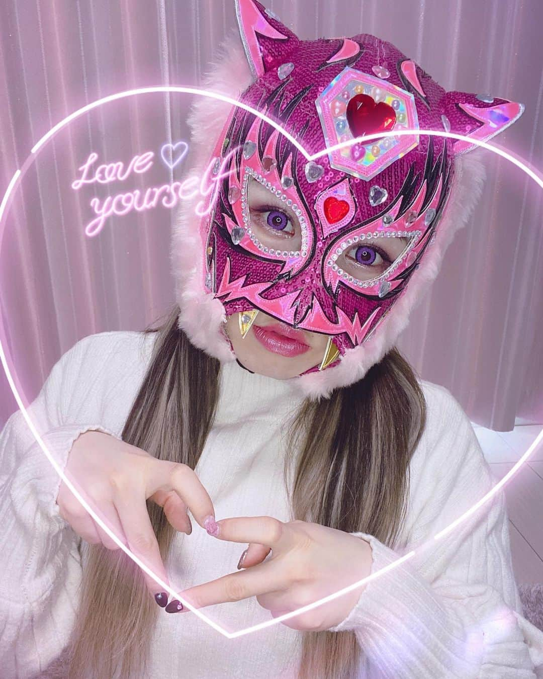 スターライト・キッドさんのインスタグラム写真 - (スターライト・キッドInstagram)「HappyValentine🐯🍫💓  ハートのストーン沢山でSpecialValentineMASK💜  #SLK #スターライトキッド  #OED #OEDotai #大江戸隊 #スターダム #女子プロレスラー #ハイスピードチャンピオン #バレンタイン」2月14日 17時53分 - stardom_starlightkid