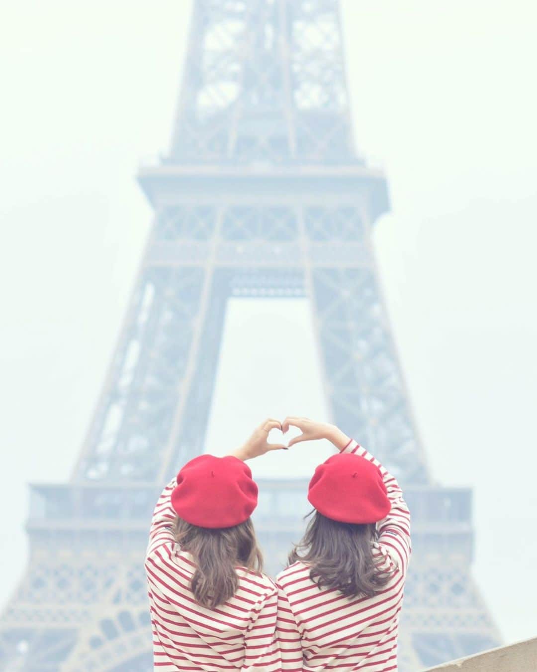 杉浦亜衣のインスタグラム：「: Happy Valentine's Day🍫❤️ . . . 📷in Paris with Arisa🇫🇷❤︎」
