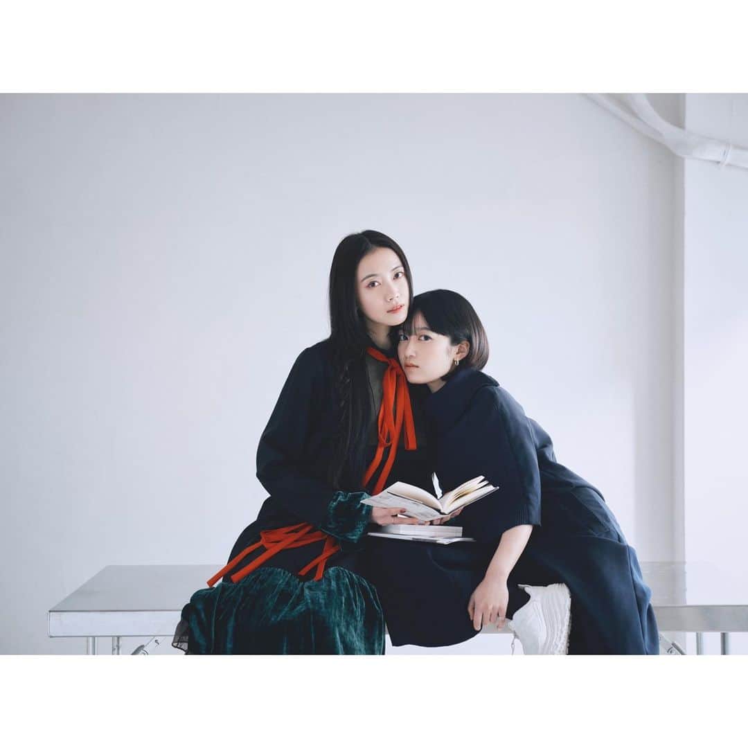 齋藤明里のインスタグラム：「. 黒沢ともよちゃんオフィシャルサイト special area「toitoitoi」 にて企画が始まります🙆🏻‍♀️ 私が、もよの為に選書して2人でお喋りするゆるりとした音声コンテンツです📚  「toitoitoi」にご入会いただければどなたでも聞けますのでぜひぜひ〜  #黒沢ともよ  #toitoitoi」