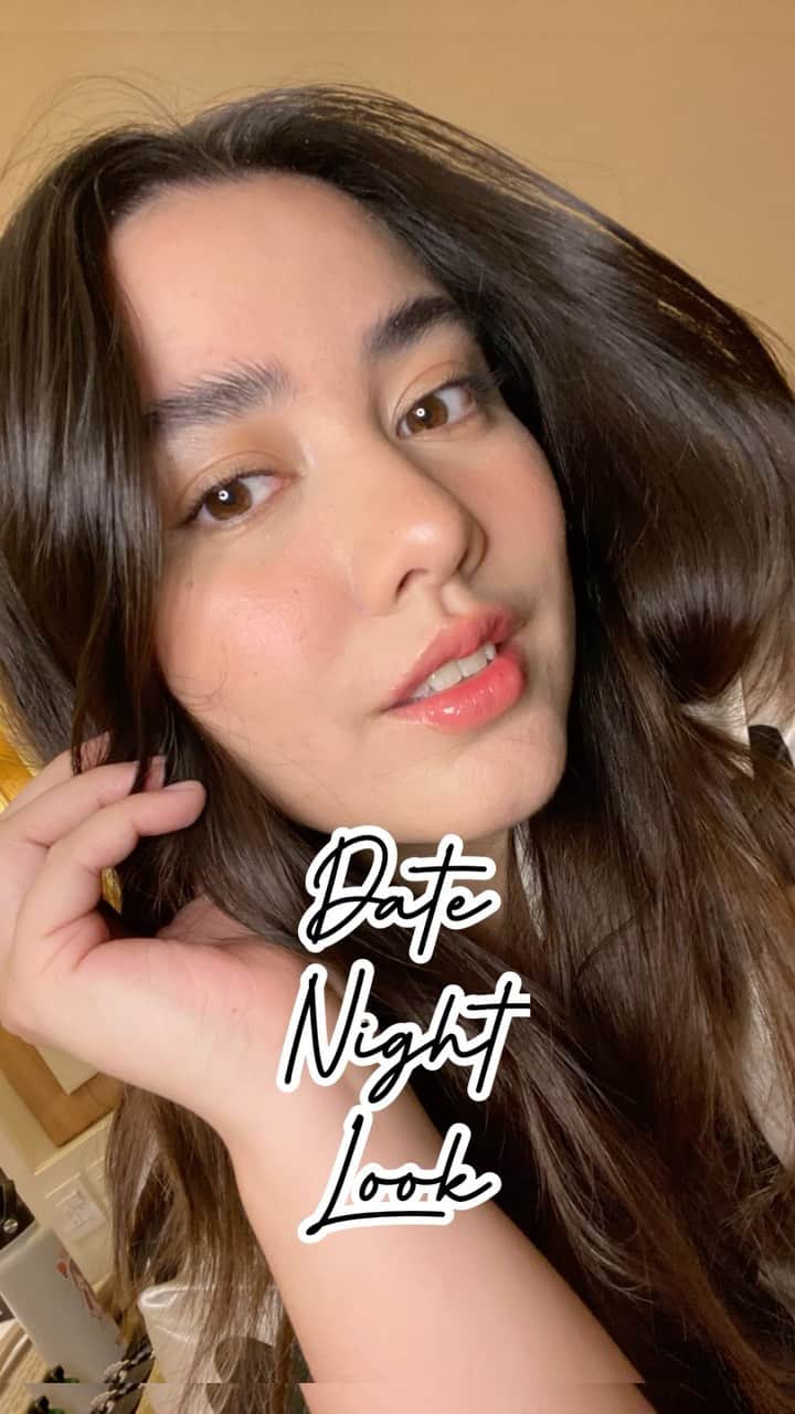 ローレン・ヤングのインスタグラム：「Missed making make up videos 💖  Music: Dancing In The Moonlight Musician: Jeff Kaale」