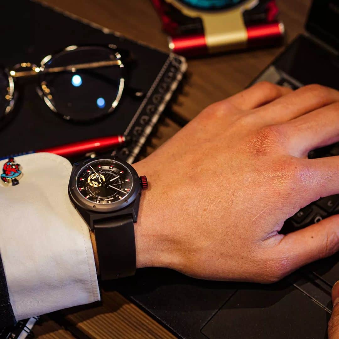 Japanese Spidermanさんのインスタグラム写真 - (Japanese SpidermanInstagram)「【アイアンマン×腕時計】 @undone_japan ⁡・⁡ アイアンマンのリアクターをモチーフにデザイン⁡ ・⁡ アイアンマンと言えば赤×金がベースカラーであるが、この時計は黒ベース（もしくは白）にさりげなくリアクターが光る。⁡ ・⁡ そして、時計に搭載されたチップにより、スマホにかざすとジャービスのような画面がスマホに浮き上がる。⁡ ・⁡ かなりマニア向けの時計（笑）⁡ ・⁡ ・⁡ 因みに僕の夢はトニー・スタークみたいな部屋を作ることｗｗｗ⁡ まだまだ、発展途上。⁡ ・⁡ ・⁡ #週末ヒーロー#スパイダーマン#マーベル#マーベルコミック#マーベルスタジオ #マーベルグッズ#マーベル好き#アメコミ#アメコミグッズ#マーベル好きな人と繋がりたい#キャプテンアメリカ#アベンジャーズ#アイアンマン#マイティーソー#ガーディアンズオブギャラクシー#ヴェノム #トニースターク#マーベル展#腕時計#時計#ファッション#marvel#marveljp#spiderman#pr⁡」2月14日 16時49分 - takemix5271
