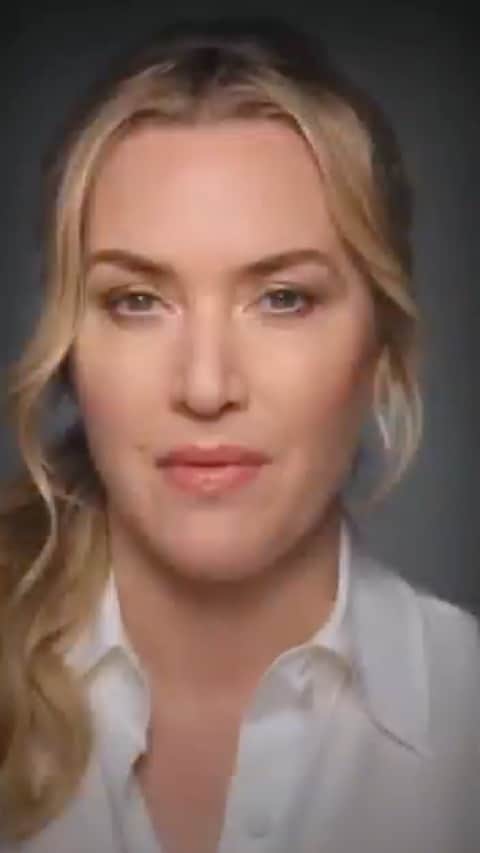 Eliana Michaelichin Bezerraのインスタグラム：「Uma reflexão em forma de vídeo. Recebi em inglês, de uma grande amiga, e fizemos a tradução para que todos pudessem acompanhar. Achei simples e, ao mesmo tempo, tão relevante. Sim, nós valemos a pena, independentemente de nossa aparência. Amei tanto este vídeo que pensei em reproduzi-lo, mas com sinceridade não faria melhor que esta maravilhosa atriz, #katewinslet. Espero que inspire vocês assim como me inspirou. E é sempre bom lembrar: “Eu valho a pena”. Levanta essa autoestima e vai!!! Bora?  #belezareal #autoaceitacao #autoestima」