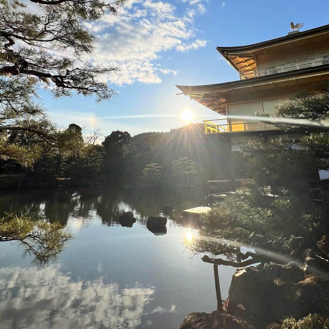 高島礼子さんのインスタグラム写真 - (高島礼子Instagram)「合間に、金閣寺に寄ってみました^_^ ちょこっと虹が🌈  #金閣寺 #虹 #京都 #美しい」2月14日 19時28分 - reico.official