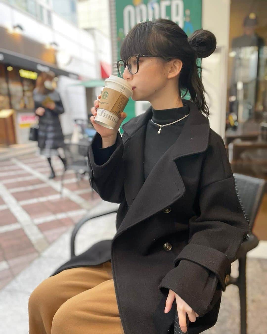荻野由佳のインスタグラム：「バレンタイン🍫 用事の合間にパパママとスタバで チョコの飲み物のみました😆」